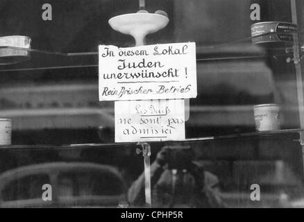 Sign prohibiting Jews from entering a restaurant in Rue de Choiseul, Paris, 18th July 1941 (b/w photo) Stock Photo