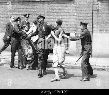 Police arrest strikers in Paterson during the Great Depression, 1931 Stock Photo