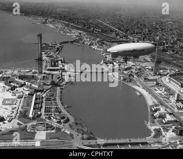 Blimp over the grounds of the World Fair in Chicago, 1933 Stock Photo