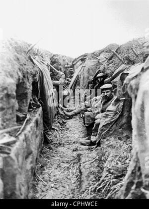 German soldiers in a trench, 1915 Stock Photo