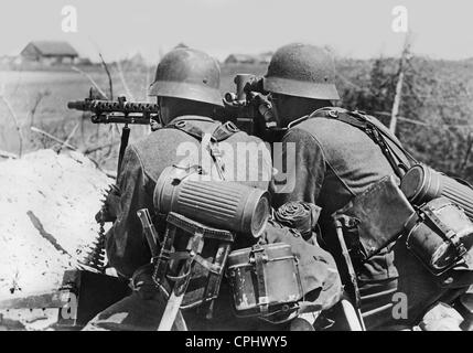 German soldiers with a heavy machine gun on the Eastern Front, 1941 Stock Photo
