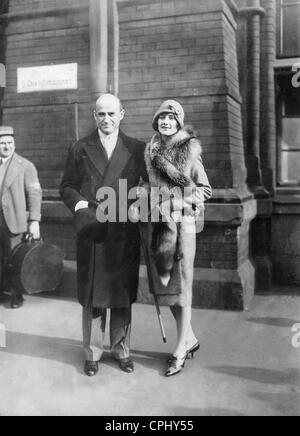 Samuel Goldwyn with his wife, Frances Howard in Berlin, 1928 Stock Photo