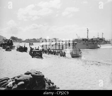 Landing of American troops on an island in the Pacific Stock Photo