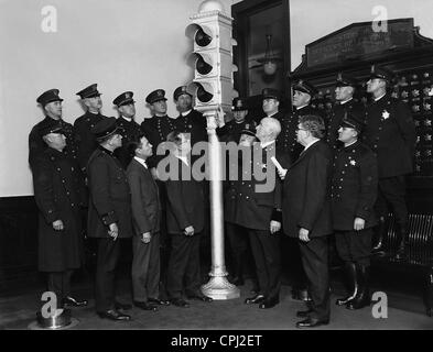 Chief of Police in Chicago presents new traffic lights, 1926 Stock Photo