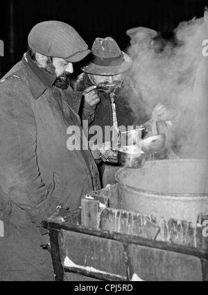 Clochards in Paris receive hot soup, 1938 Stock Photo