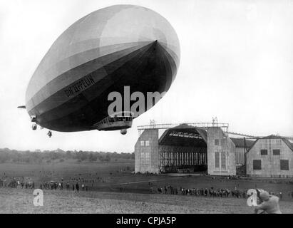 The LZ 127 airship lands at Friedrichshafen, 1928 Stock Photo