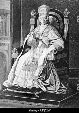 Pope Leo XIII in full regalia on the holy throne, 1897 Stock Photo