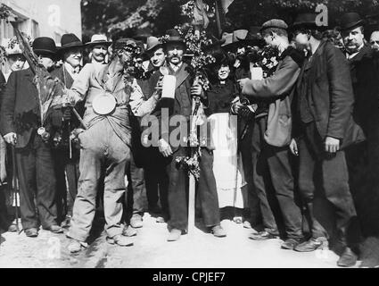 Hop cultivation in Bavaria, 1907 Stock Photo