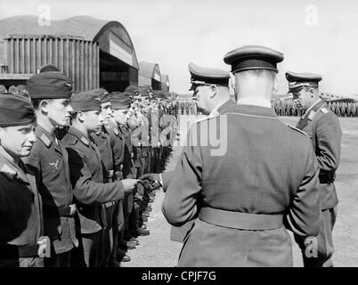 Hugo Sperrle confers military awards to members of the ground crew, 1940 Stock Photo