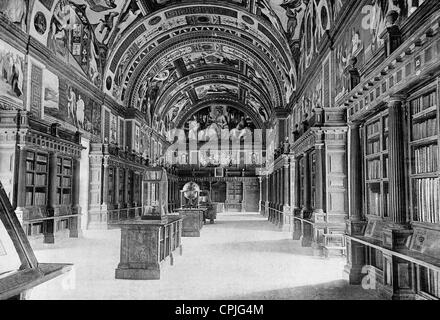 Library in the monastery of El Escorial, 1902 Stock Photo