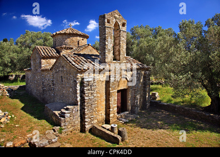 The byzantine church of Agios Georgios Diasoritis, close to Chalki village, Naxos island, Cyclades, Greece Stock Photo