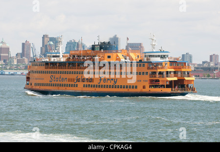 Spirit of America a Staten Island ferry crossing New York Harbor underway to Manhattan Stock Photo