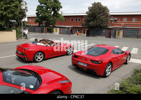 RED FERRARI 458 CARS & FACTORY GATES MARANELLO ITALY 08 May 2012 Stock Photo