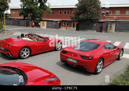 RED FERRARI 458 CARS & FACTORY GATES MARANELLO ITALY 08 May 2012 Stock Photo