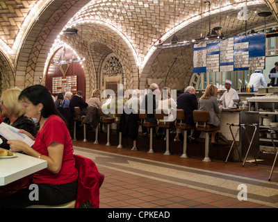 Oyster Bar Restaurant features Rafael Guastavino tiles, Grand Central Terminal, NYC