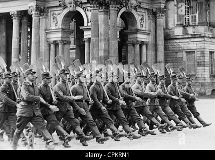 Members of the Reich Labour Service [Reichsarbeitsdienst, RAD] are marching in Potsdam, 1934 Stock Photo