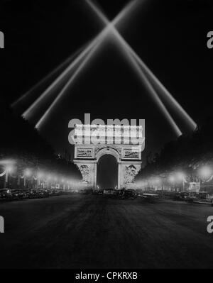 Arc de Triomphe in Paris at night, 1938 Stock Photo