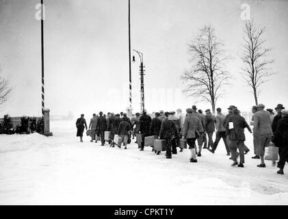 Released prisoners leave Dachau concentration camp, 1933 Stock Photo