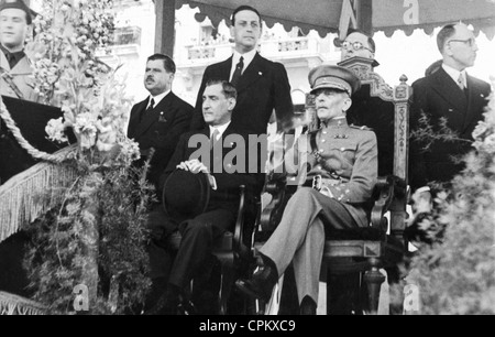 Antonio de Oliveira Salazar and Oscar Carmona at a parade, 1937 Stock Photo