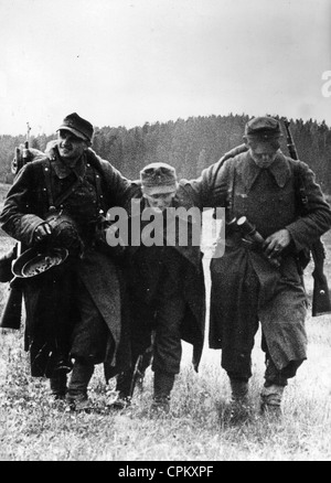 German soldier with a wounded man on the Eastern Front, 1944 Stock Photo
