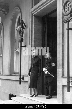 Unity Mitford in front of the Brown House in Munich, 1937 Stock Photo