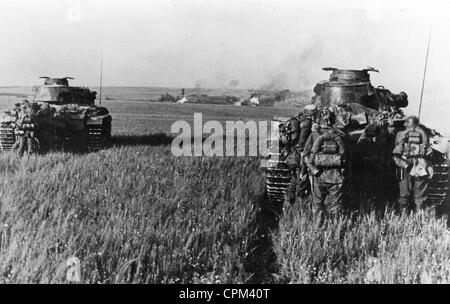 German soldiers during an attack on a village in Russia, 1942 Stock Photo