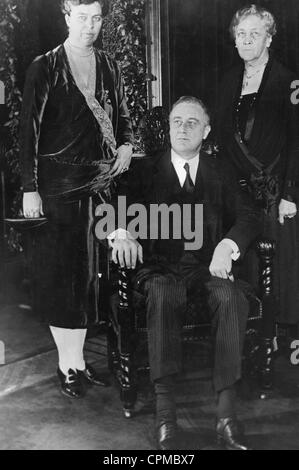 Franklin D. Roosevelt with his wife Eleanor and his mother Sarah Delano, 1933 Stock Photo