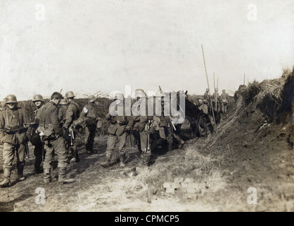 German soldiers in the battlefield of the Battle of the Aisne in France, 1918 Stock Photo