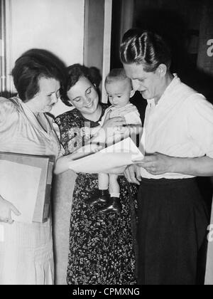 Distribution of food coupons in the Third Reich, 1939 Stock Photo