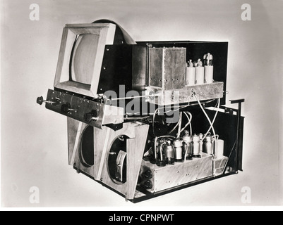 broadcast, television, chassis of the Telefunken television receiver FE IV, cathode-ray tube with 30 centimeter diameter, for picture with 180 lines, factory image by the producer, Germany, 1935, Additional-Rights-Clearences-Not Available Stock Photo