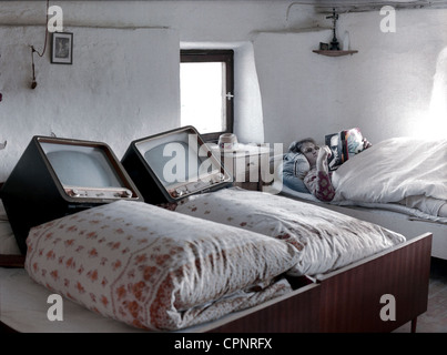 broadcast, television, two television sets in the bed, in the bedroom, symbol image with two old Graetz television sets from the 50s, Germany, 1999, Additional-Rights-Clearences-Not Available Stock Photo