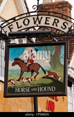 Horse and Hound Inn sign, Broadway, Worcestershire, Cotswolds, UK Stock Photo