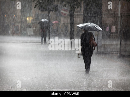 Heavy rain fall on Manchester Albert Square Stock Photo