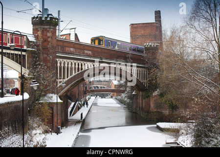 Snow covered Rochdale Canal looking towards 92Duke's Lock, from Deansgate Manchester in the Castlefield area Stock Photo