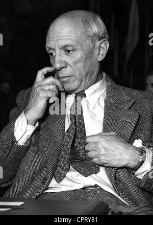 Picasso, Pablo, 25.10.1881 - 8.4.1973, Spanish painter and sculptor, half length, Stock Photo