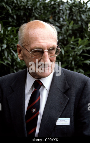 Prelog, Vladimir, 23.7.1906 - 7.1.1998, Swiss chemist of Bosnian origin, Nobel Prize laureate (chemistry) 1975, portrait, during a meeting of Nobel Prize winners, Lindau, Germany, 1989, Stock Photo