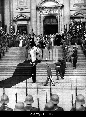 Goering, Hermann, 12.1.1893 - 15.10.1946, Nazi politician, Reich Marshall, scene, his wedding with Emmy Sonnemann, 10.4.1935, the bridal couple is leaving the cathedral, Berlin, Stock Photo