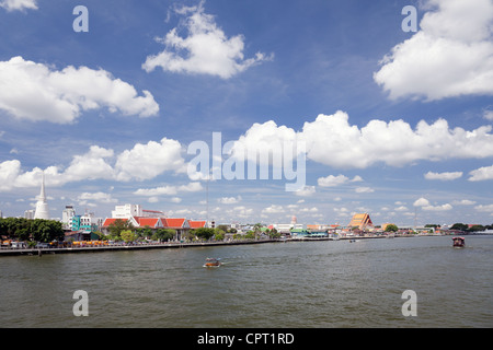 Views of River (Mae Nam Chao Phraya) from Saphan Phra Phuttha Yot Fa (Memorial Bridge), Bangkok, Thailand Stock Photo