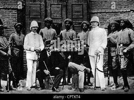 Wissmann, Hermann von, 4.9.1853 - 15.6.1905, German Africa explorer, group picture (Wissmann sitting, on the left), with three officers and Sudanese soldiers, Stock Photo