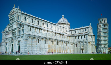 The Leaning Tower of Pisa, Torre pendente di Pisa, campanile freestanding bell tower and Cathedral of Santa Maria, Pisa, Italy Stock Photo
