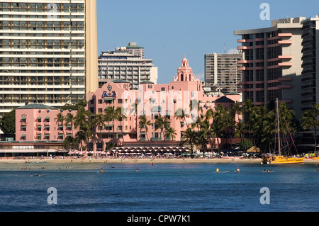 Elk284-1427 Hawaii, Oahu,Waikiki Beach, Royal Hawaiian Hotel, famous historical pink hotel on the beach Stock Photo