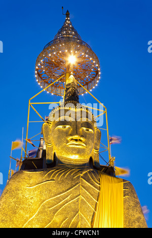 Large standing Buddha image, Wat Intharawihan, Nakhon District, Bangkok, Thailand Stock Photo