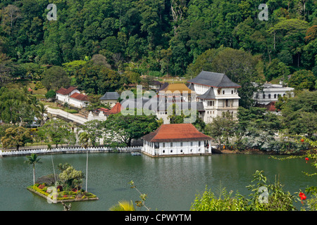 Overview of Kandy Lake and Temple of the Tooth (Dalada Maligawa), Kandy, Sri Lanka Stock Photo