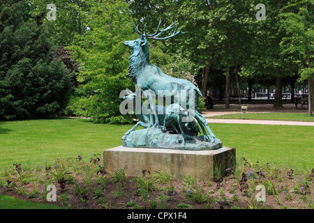 Bronze statue of a stag, doe, and fawn in the Luxembourg Gardens, Paris. Stock Photo