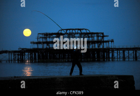 Brighton UK 4 June 2012 - A full moon rises over the West Pier as the sun goes down in Brighton tonight Stock Photo