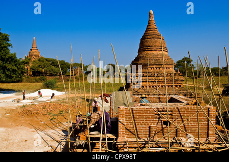 Myanmar (Burma) Mandalay Division Bagan (Pagan) Old Bagan Khaymingha Complex dating from the 13th Century restoration of stupas Stock Photo