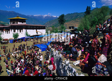 Bhutan, Paro District, Rinpung Dzong (Buddhist fortress and monastery), Tsechu Annual Buddhist Festival, pilgrims Stock Photo