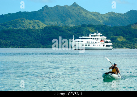 France, French Polynesia, Society Archipelago, Leeward islands, cruise on the luxury 30 cabins yacht Tia Moana Stock Photo