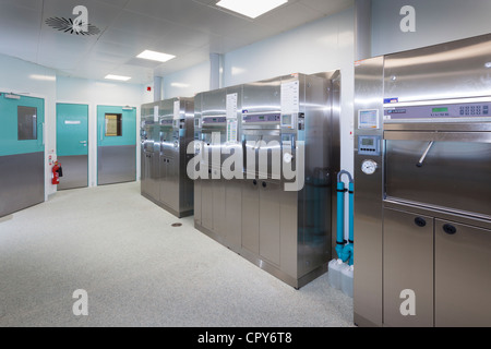 Royal Bournemouth Hospital Endoscopy Unit, Instrument processing room - used equipment entry Stock Photo