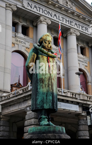 Norway, Oslo, statue of Henrik Johan Ibsen (Norwegian playwright) in front of the National Theatre Stock Photo